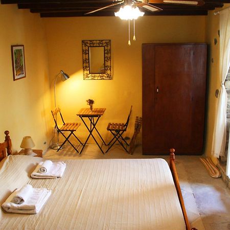 Bed and Breakfast Aperanti Agrotourism Pera Orinis Habitación foto
