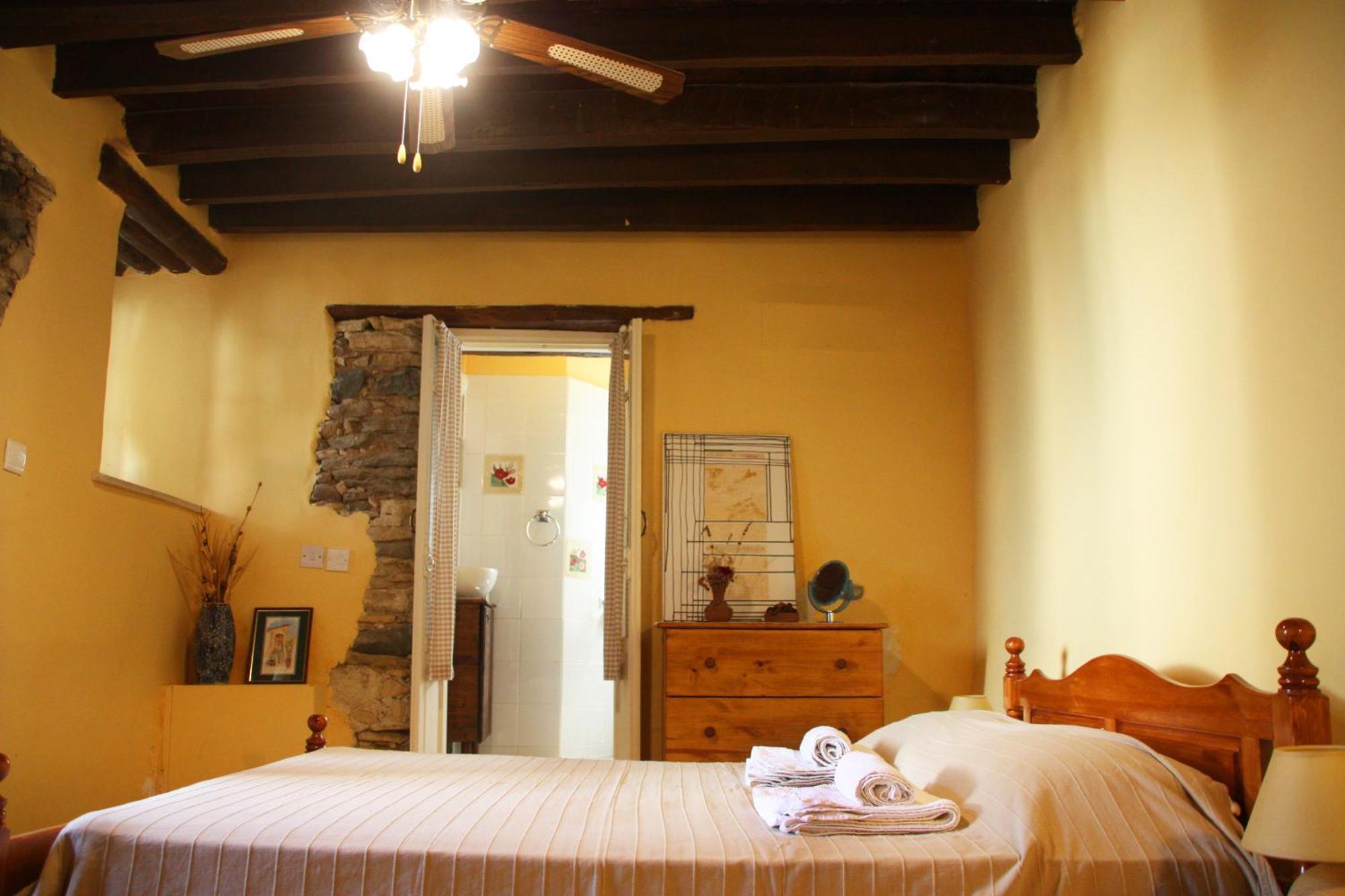 Bed and Breakfast Aperanti Agrotourism Pera Orinis Habitación foto